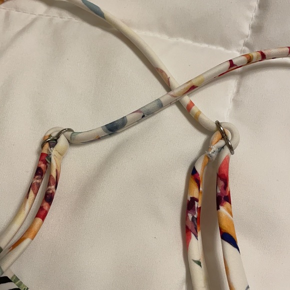 *SOLD*Front Tie Floral Swim Top ☀️🌸 - Picture 8 of 10